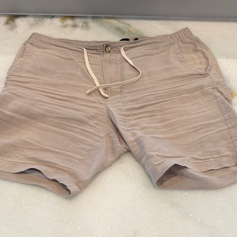 Vince Men's Beige Flat Front Shorts